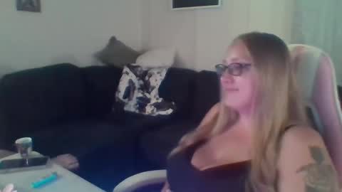 Snapshot of bigtittyboatboo chatting on 10.03.25 Mountain Mama online show from 10.03.25