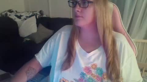 Snapshot of bigtittyboatboo chatting on 10.08.25 Mountain Mama online show from 10.08.25