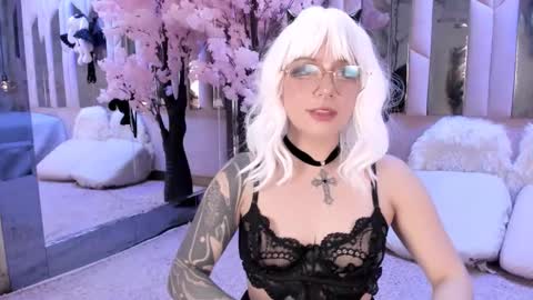 Snapshot of biizzy_noar chatting on 11.04.25 Biizzy online show from 11.04.25