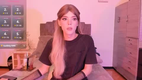 Snapshot of billiesimons chatting on 12.13.25 Billie Simons online show from 12.13.25