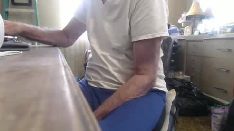 Snapshot of bimbttm chatting on 12.17.24 Bimbttm online show from 12.17.24