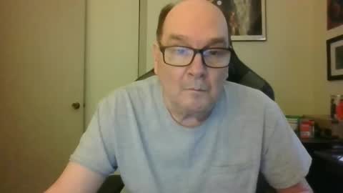 Snapshot of bink195234 chatting on 12.04.25 Bink195234 online show from 12.04.25