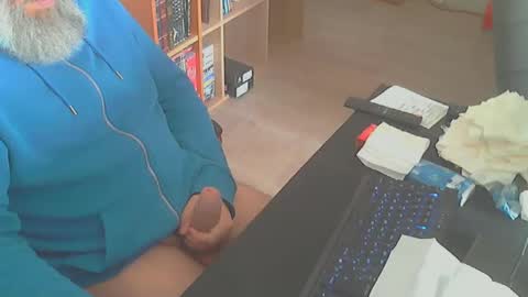 Snapshot of biparislove chatting on 10.05.25 BigDick online show from 10.05.25