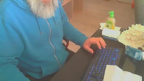 Snapshot of biparislove chatting on 10.06.25 BigDick online show from 10.06.25