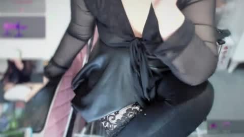 bisex woman online show from 11.17.25