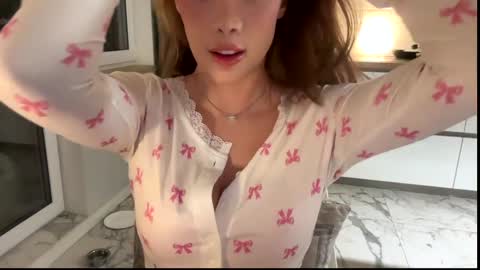 Snapshot of bitter_moon chatting on 02.01.26 Ann Braslowsky online show from 02.01.26