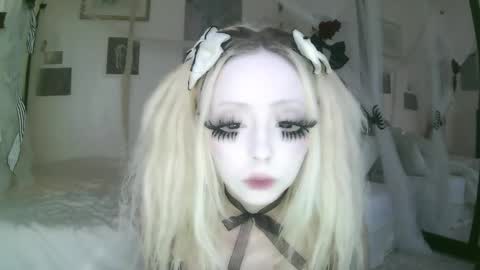 vampire fang  online show from 04.15.26