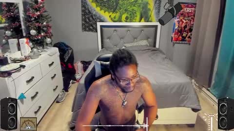 Plant Base Streamers From Pennsylvania online show from 12.17.24