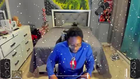 Plant Base Streamers From Pennsylvania online show from 12.25.24