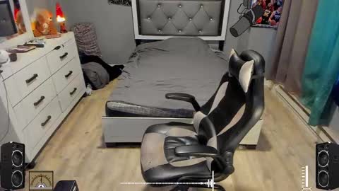 Plant Base Streamers From Pennsylvania online show from 02.02.25