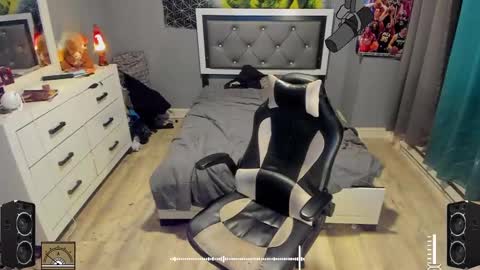 Plant Base Streamers From Pennsylvania online show from 02.03.25