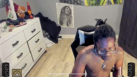 Plant Base Streamers From Pennsylvania online show from 09.26.25