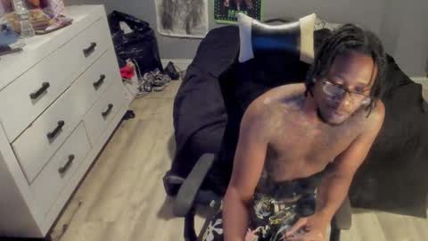 Plant Base Streamers From Pennsylvania online show from 12.17.25