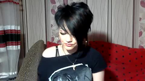 black_hot_01 online show from 02.06.25