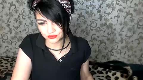 black_hot_01 online show from 10.01.25