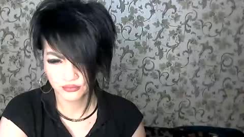 black_hot_01 online show from 10.16.25