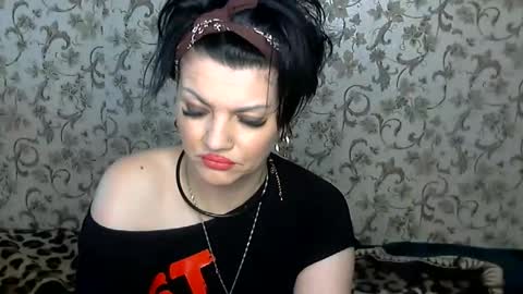 black_hot_01 online show from 11.28.25