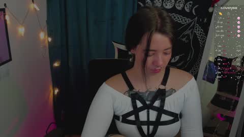  Black Kittie    Wednesday - 1300 - 1900 GMT help me get 100 thumbs up online show from 01.03.25