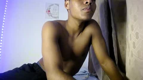 Snapshot of black_men9 chatting on 12.15.25 black_men9 online show from 12.15.25