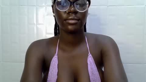 Snapshot of black_petitqueen12 chatting on 11.06.25 BLACK online show from 11.06.25