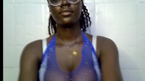 Snapshot of black_petitqueen12 chatting on 11.12.25 BLACK online show from 11.12.25