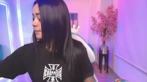 Snapshot of black_roseee chatting on 04.17.26 Rousse online show from 04.17.26