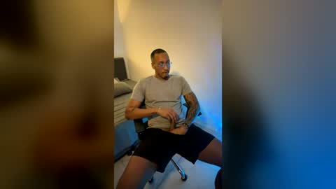 Snapshot of blackboy2874 chatting on 07.08.26 DWAYNE BELL online show from 07.08.26