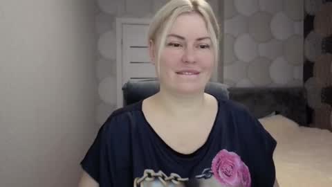 Snapshot of blackeyes11 chatting on 11.20.25 blackeyes11 online show from 11.20.25