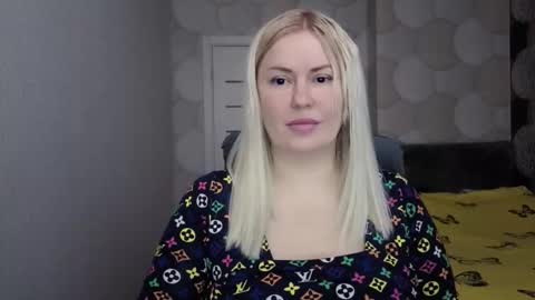 Snapshot of blackeyes11 chatting on 12.18.25 blackeyes11 online show from 12.18.25