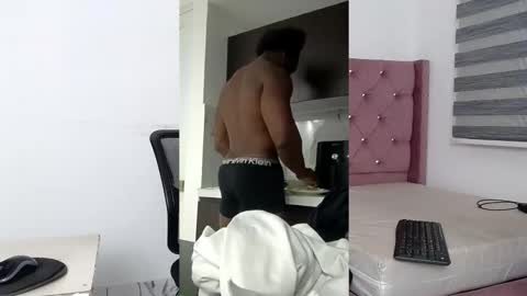 Snapshot of blacknikes chatting on 11.08.25 Twtter 1MikeBeckford Onlyfns beckfordmike online show from 11.08.25