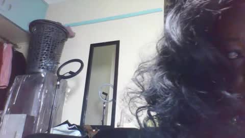 Snapshot of blackprincess25 chatting on 10.08.25 Lorraine online show from 10.08.25