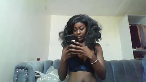 Snapshot of blackprincess25 chatting on 11.21.25 Lorraine online show from 11.21.25