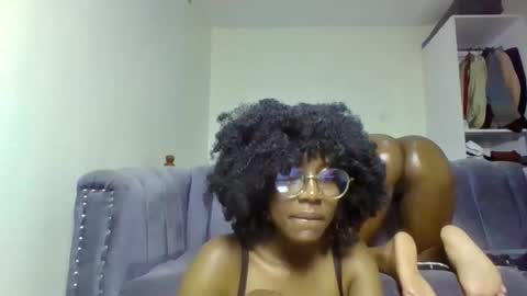 Snapshot of blackprincess25 chatting on 12.15.25 Lorraine online show from 12.15.25