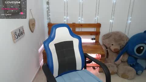 Snapshot of blackqueen_18 chatting on 12.06.24 blackqueen_18 online show from 12.06.24