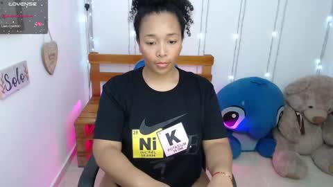 Snapshot of blackqueen_18 chatting on 12.11.24 blackqueen_18 online show from 12.11.24