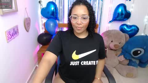 Snapshot of blackqueen_18 chatting on 12.24.24 blackqueen_18 online show from 12.24.24