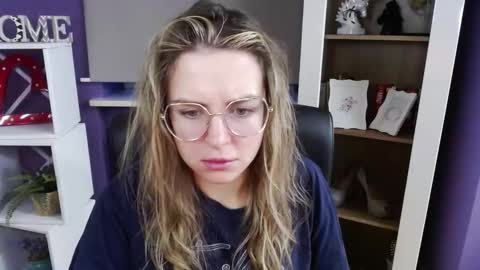 Z O E Y online show from 11.17.25