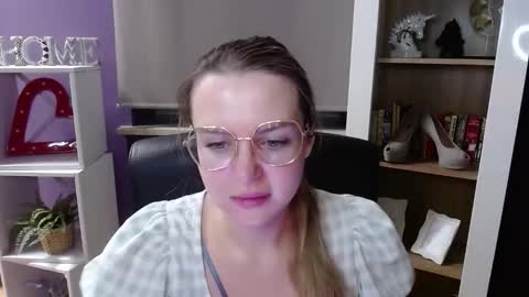 Z O E Y online show from 11.28.25