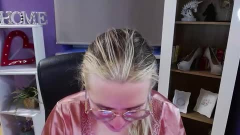 Z O E Y online show from 02.03.26