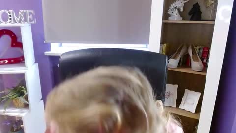 Z O E Y online show from 02.18.26