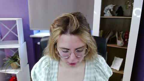 Z O E Y online show from 04.15.26