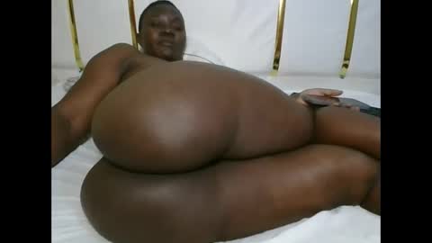 Snapshot of blacksexygold122 chatting on 02.12.25 blacksexygold122 online show from 02.12.25