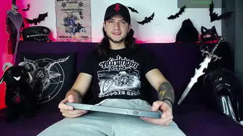 Snapshot of blackwolf_6 chatting on 11.10.25 Dave online show from 11.10.25