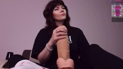 Snapshot of blake_luna chatting on 11.12.25 Britney online show from 11.12.25