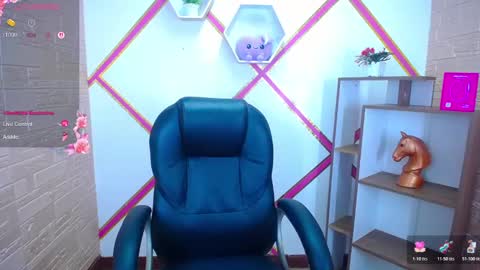 Snapshot of blakelovee chatting on 10.31.25 blakelovee online show from 10.31.25