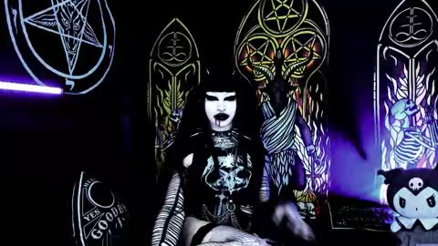 Snapshot of blasphemiangxrl chatting on 10.23.25 online show from 10.23.25