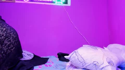 Pau online show from 11.18.25