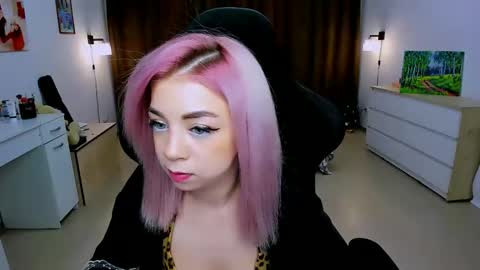 Snapshot of blinkofeyess chatting on 12.18.24 Nicole online show from 12.18.24