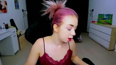 Snapshot of blinkofeyess chatting on 12.20.24 Nicole online show from 12.20.24