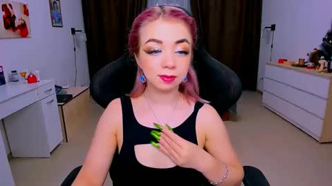 Snapshot of blinkofeyess chatting on 01.14.25 Nicole online show from 01.14.25